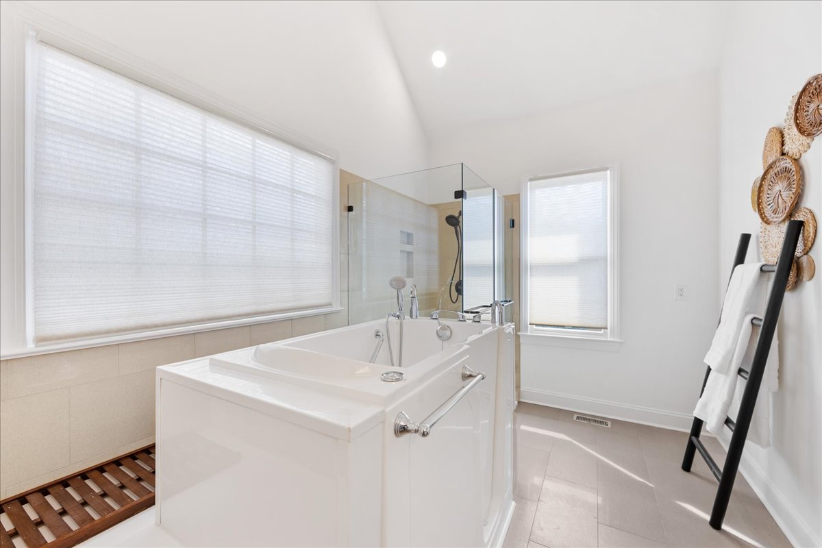 Principal En-Suite Bathroom